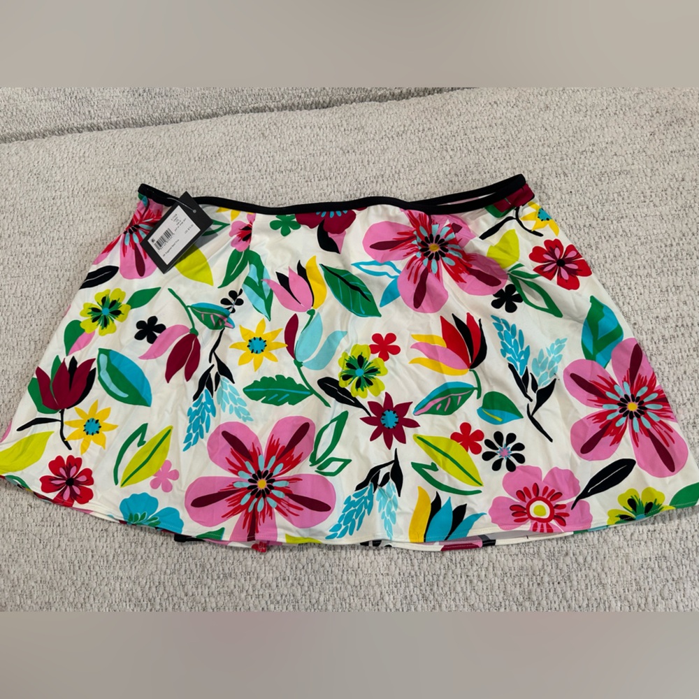 Kate Spade floral pull on swim skirt. - Picture 3 of 5